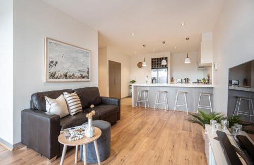 Mornington Casa | Luxe on Main in Mornington Views of the Bay