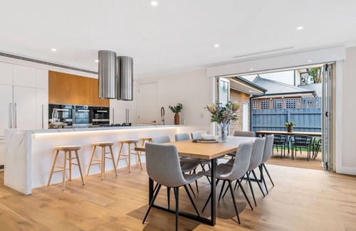 Hampton Casa | Luxe Parkside Hampton Home