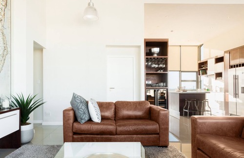 Cape Town City Centre Apartamento | Luxe Penthouse with Private Rooftop Pool and Panoramic Views