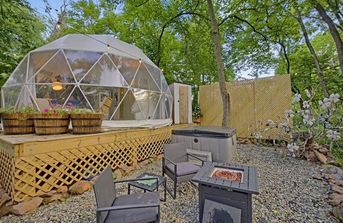 Leesburg Cabina | Luxe & Picturesque Dome Haven ~ Hot Tub ~ Glamping