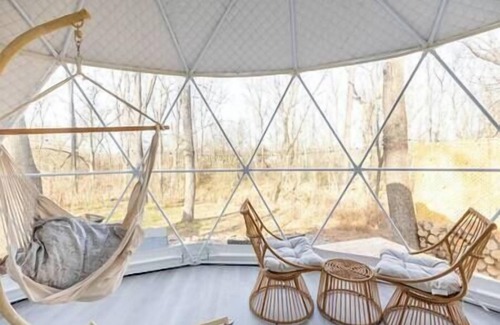 Leesburg Cabina | Luxe & Picturesque Dome Haven ~ Hot Tub ~ Glamping
