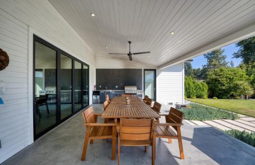 Kenwood Casa | Luxe Pool Spa Fire Pit Game Room Piano Sonoma Pool Retreat by AvantStay
