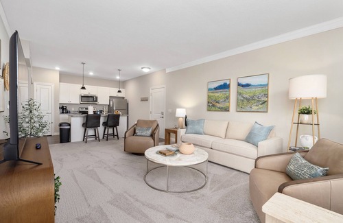 Powell Apartamento | Luxe Powell 2BR | Covered Parking | Walk-In Shower