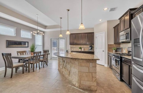 San Antonio Casa | Luxe Private Getaway*️SeaWorld*️Near the Heart*️of San Antonio