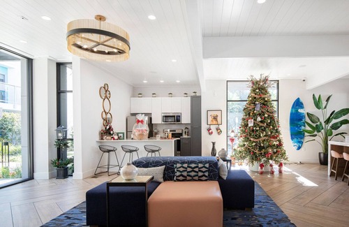South Redondo Apartamento | Luxe Redondo Beach 1BR w/ Pool, Gym & W/D, walk to Beach, by Blueground