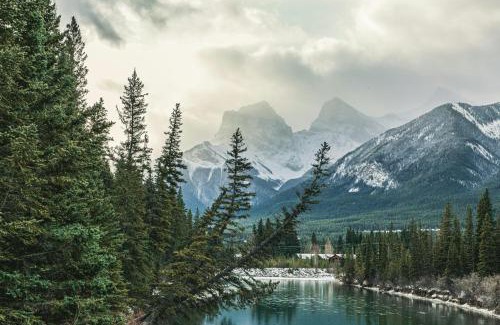 Teepee Town Casa | Luxe Retreat by Canadian Rockies Vacation Rentals