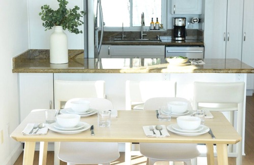 Malibu Casa | Luxe Retreat | Mins to Santa Monica + Palisades | Pet-Friendly