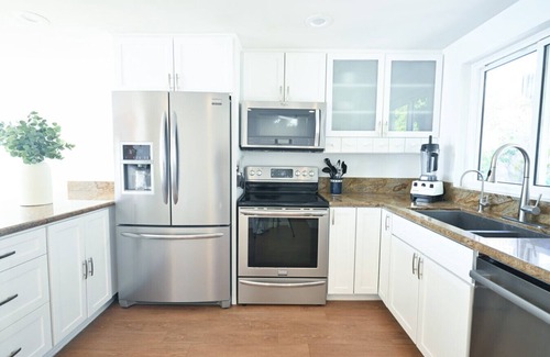 Malibu Casa | Luxe Retreat | Mins to Santa Monica + Palisades | Pet-Friendly