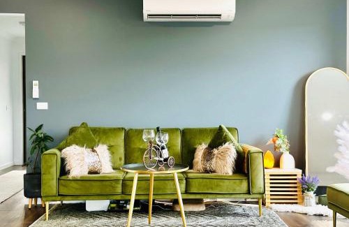 Rokeby Casa | Luxe Retreat with Spa - Near airport & CBD
