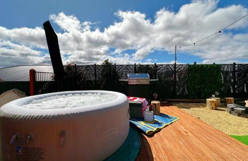 Rokeby Casa | Luxe Retreat with Spa - Near airport & CBD
