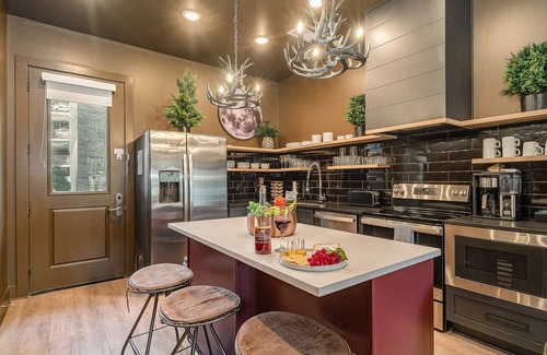 Music Row Casa | LUXE-Rooftop Echo-Private Deck-4 Mins Broadway