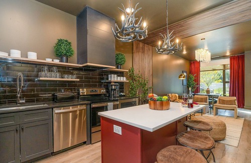 Music Row Casa | LUXE-Rooftop Echo-Private Deck-4 Mins Broadway