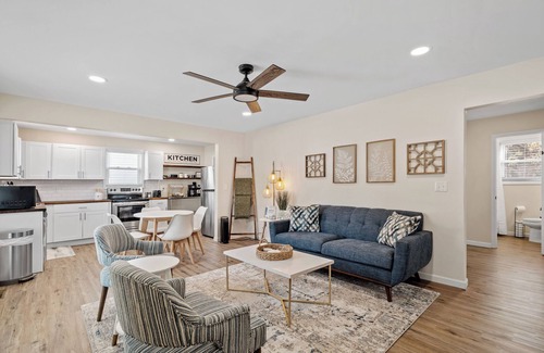 Sans Souci Casa | Luxe Shower| 7 min to Downtown | Premier Property