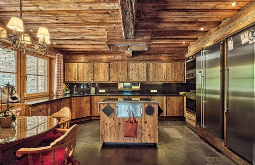 Jochberg Chalet De Esquí | Luxe Ski Chalet - Private Pool, Sauna, Home Theater, Game Room, Panoramic Views