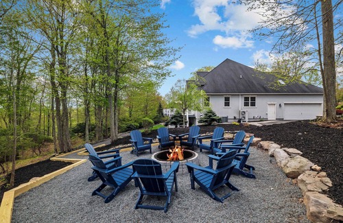 Lake Harmony Casa | Luxe,Sleeps20,Bar&Lounge,Karaoke,HotTub,GameRoom