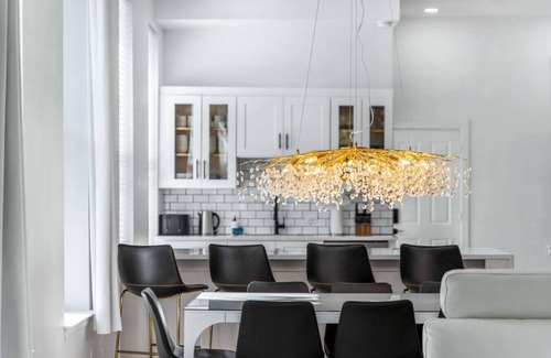 West Town Casa | Luxe Spacious SFH in Bucktown w/Secure Parking