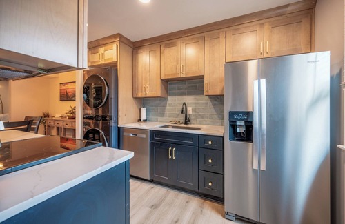 Northeast Virginia Beach Casa | Luxe Stay @ 948 Coastal Retreat 1 mile to Oceanfront / 0.5 to Convention Center
