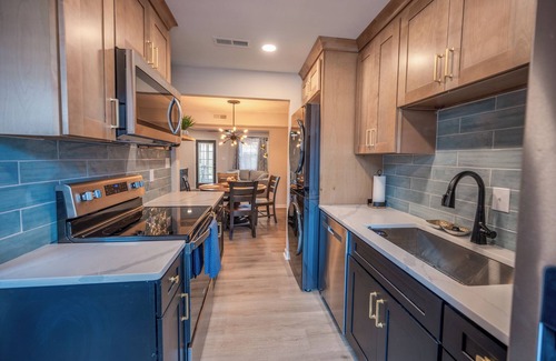 Northeast Virginia Beach Casa | Luxe Stay @ 948 Coastal Retreat 1 mile to Oceanfront / 0.5 to Convention Center