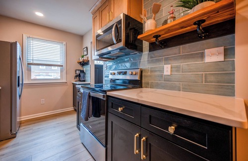 Northeast Virginia Beach Casa | Luxe Stay @ 948 Coastal Retreat 1 mile to Oceanfront / 0.5 to Convention Center