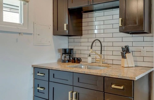 Melrose Condominio | Luxe Studio in Music City near Downtown, Walkable to Great Restaurants & More!