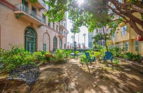 East Village Apartamento | Luxe Suite Convention Center Partial Ocean View with Free Parking