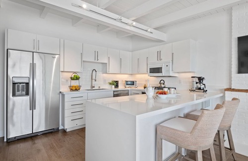 Montecito Casa | Luxe Upper Beachfront Bliss with Balcony and Unobstructed Ocean Views!