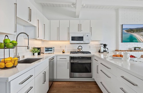 Montecito Casa | Luxe Upper Beachfront Bliss with Balcony and Unobstructed Ocean Views!