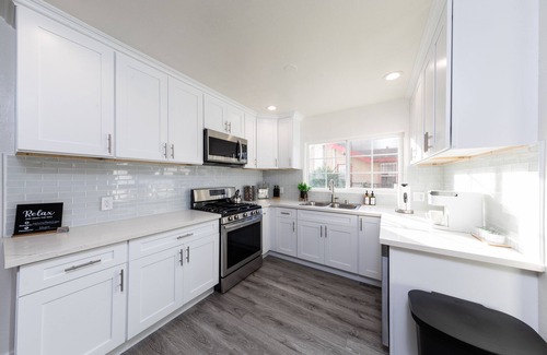 Los Angeles Casa | *LUXE Utopia w/Parking | Near LAX & Sofi/Forum*