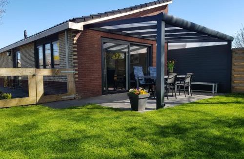 Dirkshorn Casa | Luxe vakantiebungalow met omheinde tuin voor hond en kinderen