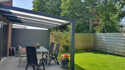 Dirkshorn Casa | Luxe vakantiebungalow met omheinde tuin voor hond en kinderen