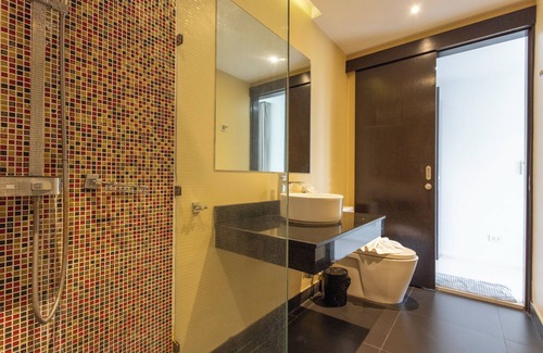 Chalong Villa | Luxe Villa Sea View Jacuzzi Pool V179