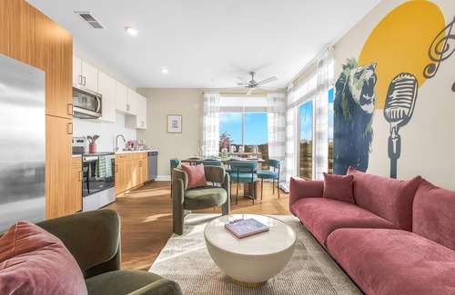 Eighth Avenue Apartamento | Luxe Vista Gulch 2BR Pool Gym King Bed