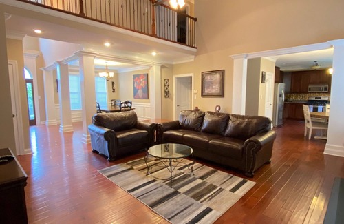 Ashley Oaks Casa | Luxe West Knoxville Home- Easy access to Downtown, UT, Airport and Oak Ridge