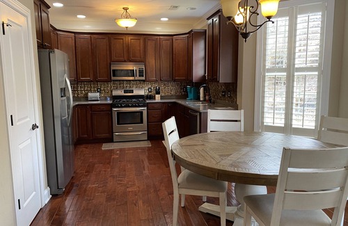 Ashley Oaks Casa | Luxe West Knoxville Home- Easy access to Downtown, UT, Airport and Oak Ridge