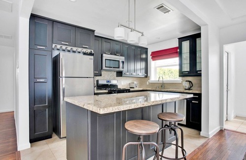 Westchester Casa | Luxe Westchester 4BR w/ Backyard & W/D, near Shops & Bars, by Blueground