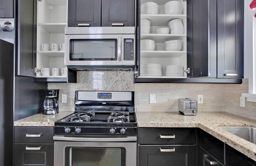 Westchester Casa | Luxe Westchester 4BR w/ Backyard & W/D, near Shops & Bars, by Blueground