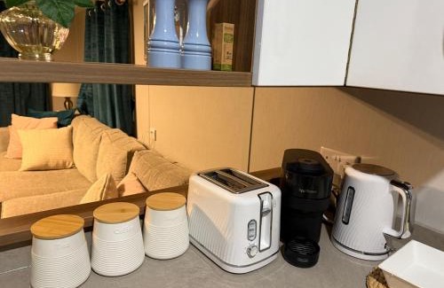 Tattershall Apartamento | LuxeHaven - A Beautiful Luxury Hot Tub Caravan Holiday Home in prime location at Tattershall Lakes Country Park, Lincolnshire, with free WiFi and Cinematic Lights