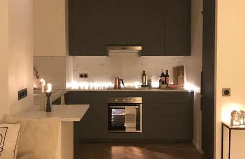 Levallois-Perret Apartamento | LuxeLevallois: Stylish & Comfortable Home with a Balcony in Great Location