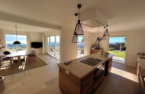Tourrettes-sur-Loup Casa | Luxery Stone house with 180˚ Sea views, heated infinity pool, air-con, renovated