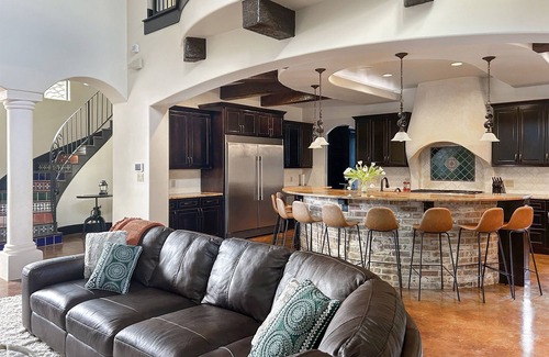 Cedar Park Casa | LuxGroupFallRetreat | Pool w/Spa | SportCourt | GameRM | Bar | Theater |BBQ