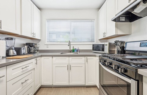 Burlingame Terrace Apartamento | LuxoStays l! ! Lovely 2BR #SFO #Train #Laundry
