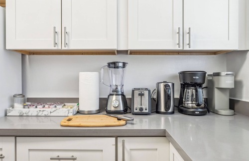 Burlingame Terrace Apartamento | LuxoStays l! ! Lovely 2BR #SFO #Train #Laundry