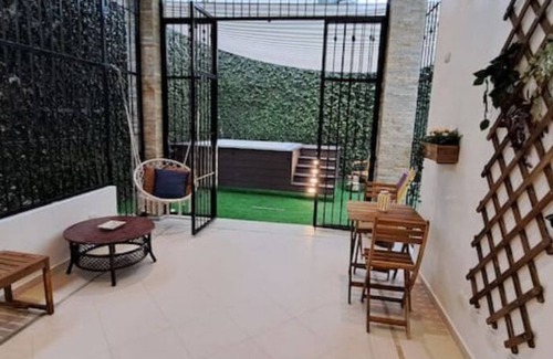Santiago Province Casa | Lujosa casa con jacuzzi y patio