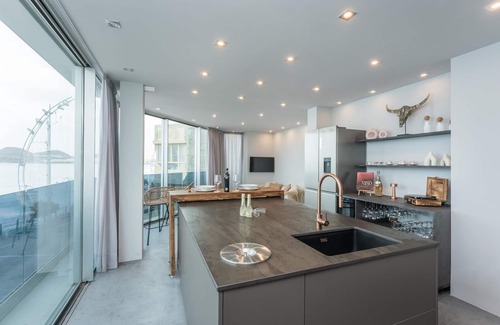 Las Palmas de Gran Canaria Apartamento | Luxury Suite Facing Las Canteras Beach
