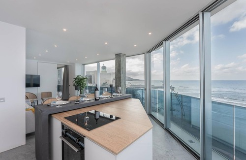 Las Palmas de Gran Canaria Apartamento | Luxury facing Las Canteras Beach