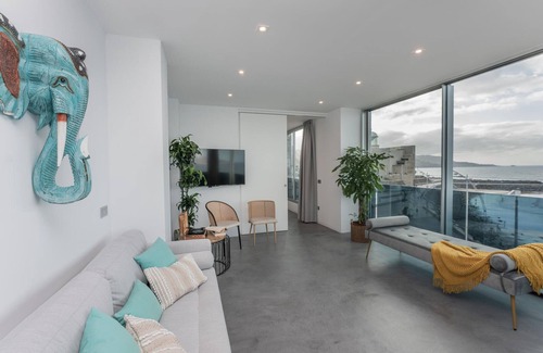 Las Palmas de Gran Canaria Apartamento | Luxury facing Las Canteras Beach