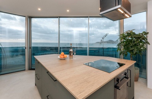 Las Palmas de Gran Canaria Apartamento | Luxury Suite on Las Canteras Beach