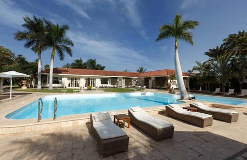 Campo Internacional Maspalomas Villa | Villa de lujo con piscina en Maspalomas 14 pax GYM, JACUZZI y CANCHA DE PADEL
