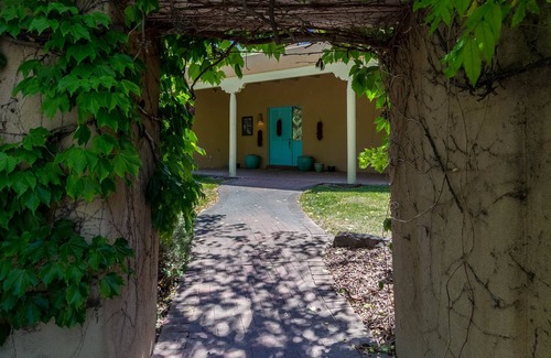 Los Ranchos de Albuquerque Villa | Luxurious and Lush Villa near the river