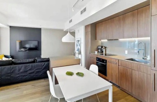 Downtown Montreal Condominio | Luxuary and Cozy Condo (2 bed with complete 2 bath)